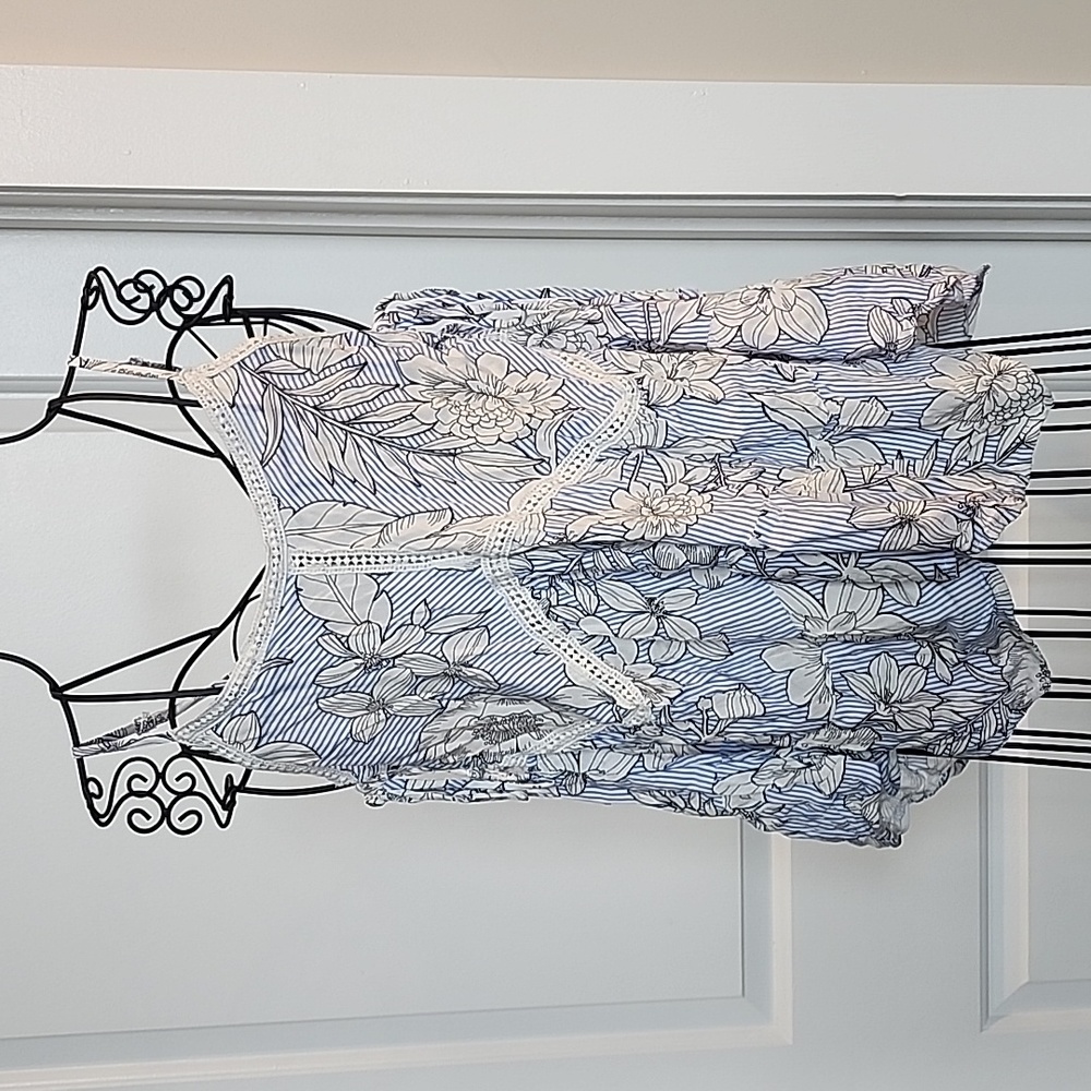 Stella Sky blue floral tank. Size small